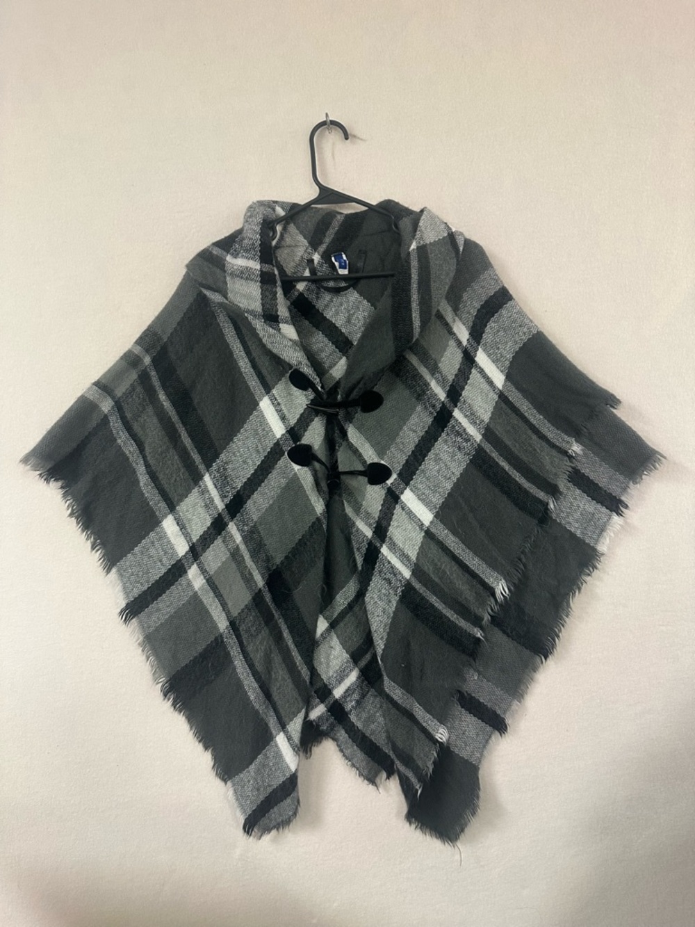 APT 9 Plaid Poncho Scarf Shawl Tassel Fringe Collar Toggle Closure Women One Sz